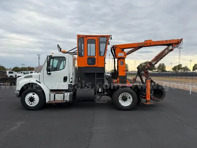 2015 Freightliner M2 106