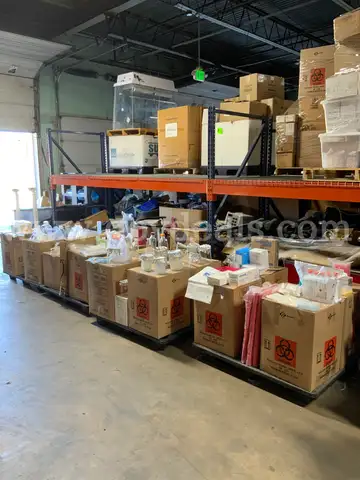 NEW Lot of Laboratory Supplies Equipment &#x26; Glassware Bags Cell Culture Plates Vials Bottles Flasks Pipette Tips #W95