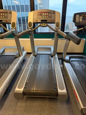 Life Fitness 97Ti FlexDeck Commercial Treadmill #E9