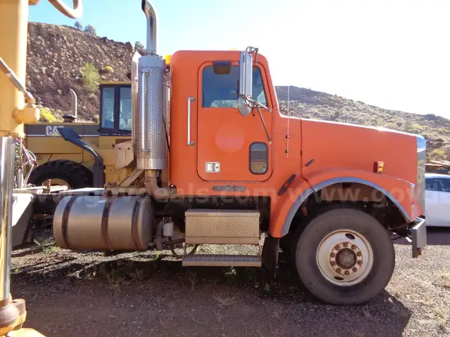 1996 Freightliner FLD120