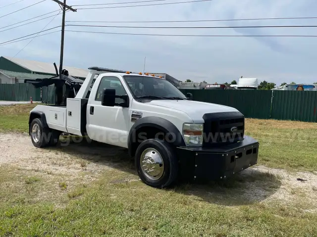 2010 Ford F-450 SD Cab & Chassis with a Chevron Wrecker Body