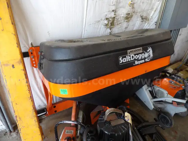 Salt Dogg Sand/Salt Tailgate Spreader