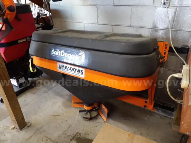 Salt Dogg Sand/Salt Tailgate Spreader
