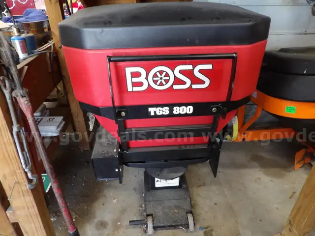 Boss Sand/Salt Tailgate Spreader
