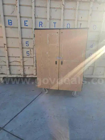 Rolling cabinet