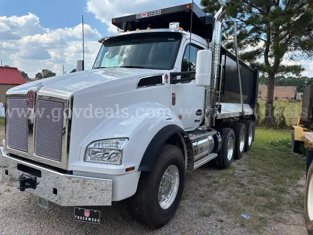 2025 Kenworth T880