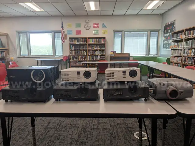 Lot of multi-brand Projectors