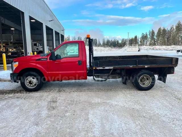 2012 Ford F-350 SD XL DRW - TILTING FLAT DECK -6.2L V8 OHV 16V
