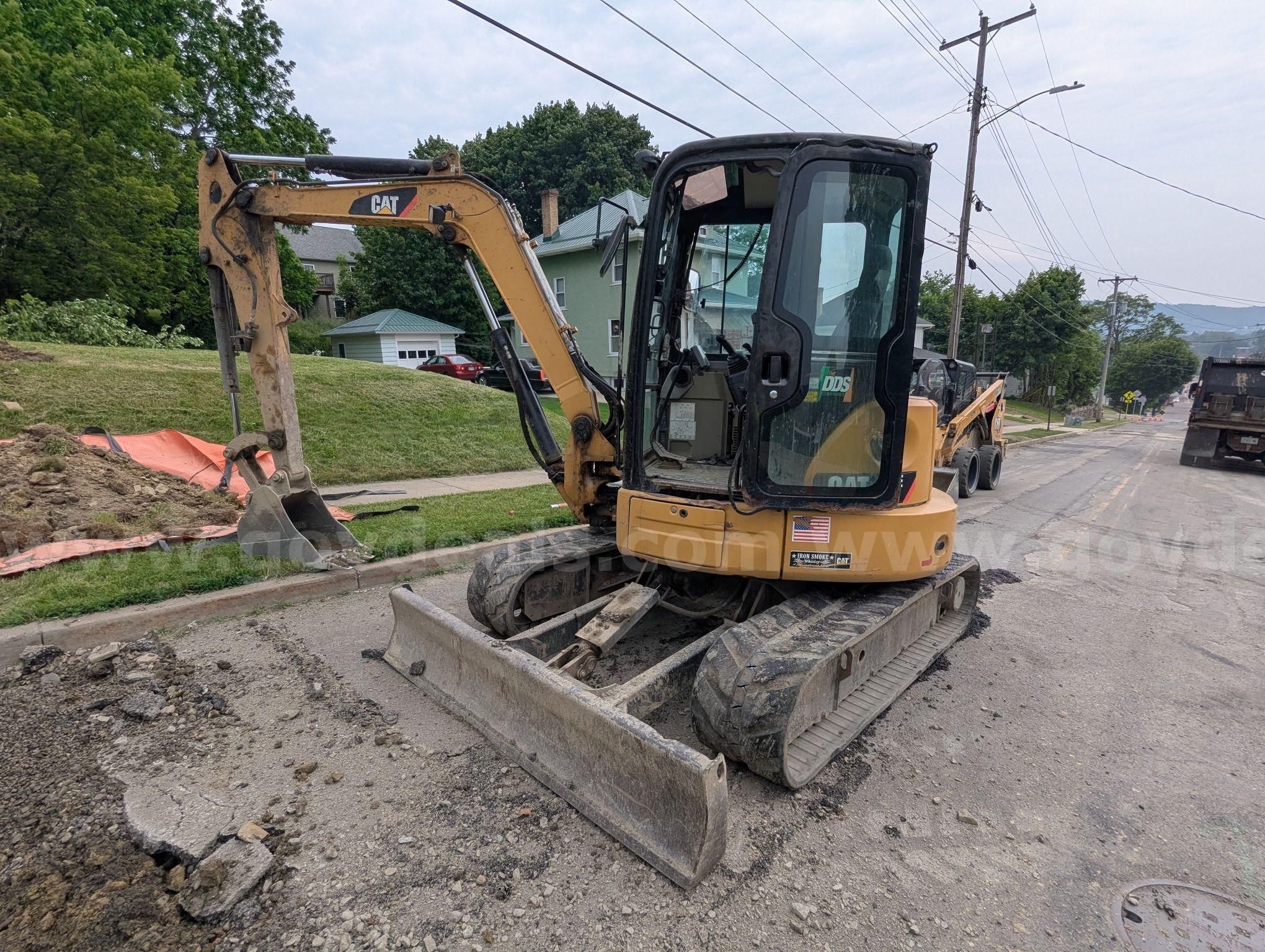 Photo of a  Caterpillar 305