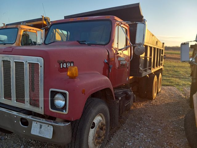 2000 International 2574 Dump Truck 