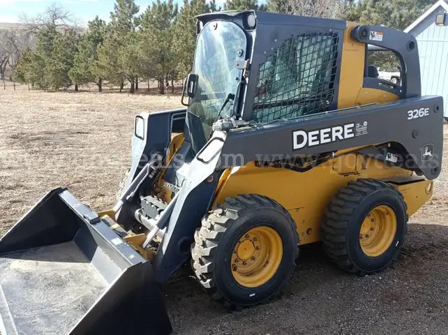2014 John Deere 326e skid steer