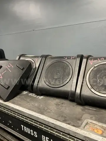 Lot of 4 Speakers and Event Lighting
