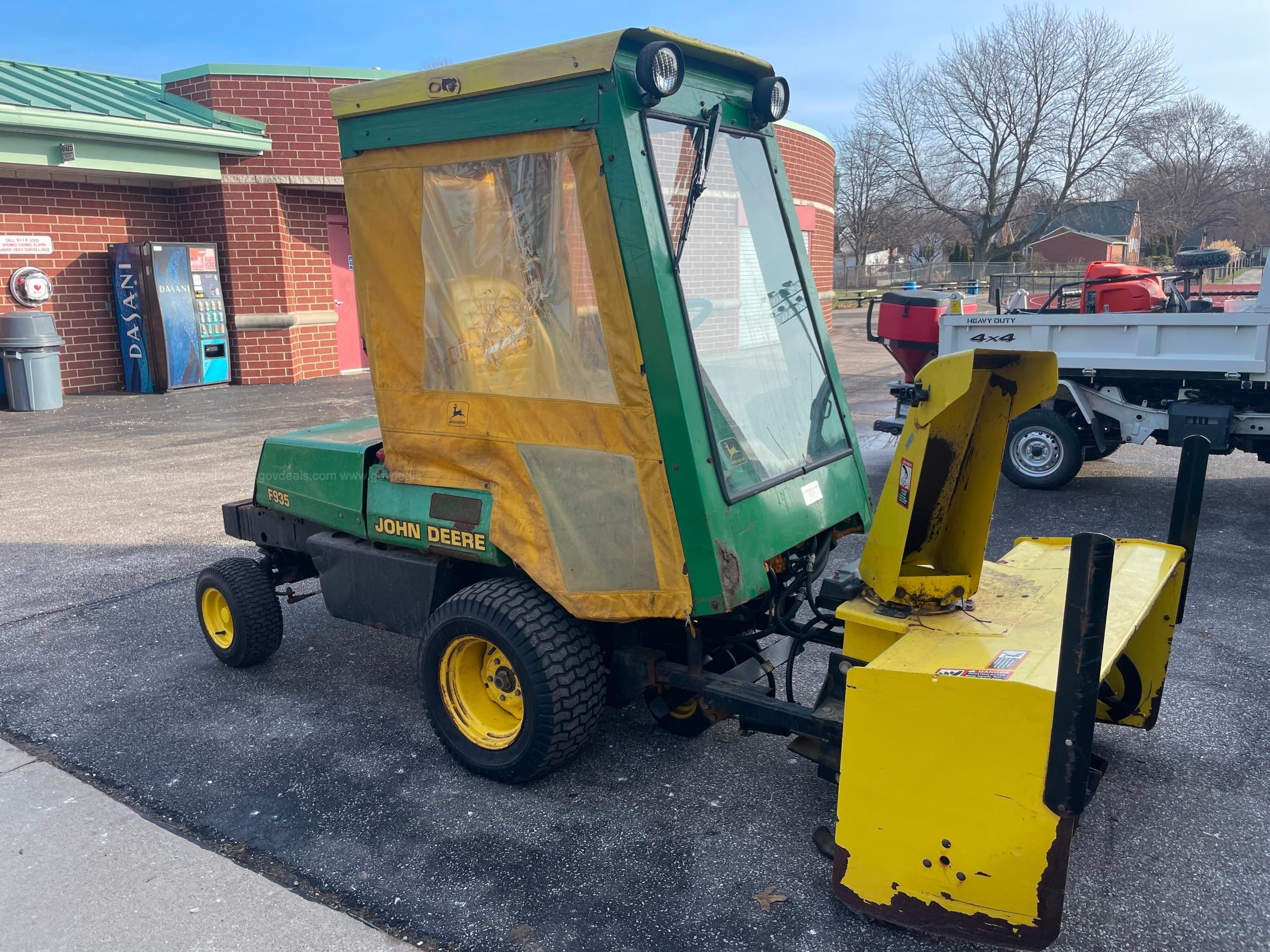 John Deere F935 Lawn Mower w Snowblower Attachment and Cab MUST SEE VIDEO GovDeals