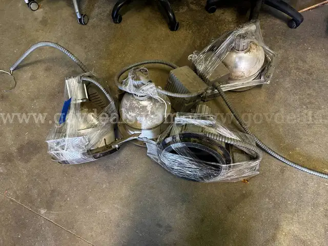 Used Exterior Soffit Can Lights - 4 Lights