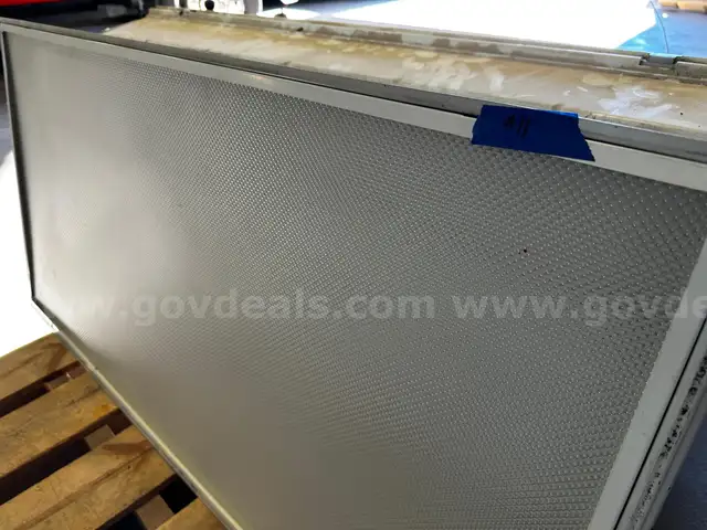 4&#x27; Long Light Fixtures - 6 units