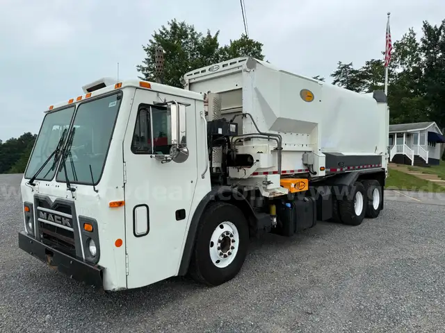 2013 MACK SIDE LOAD TRASH TRUCK