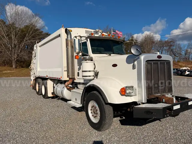 2010 Peterbilt 367 25 Yard Trash Truck