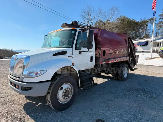 2011 International 13 Yard Trash Truck