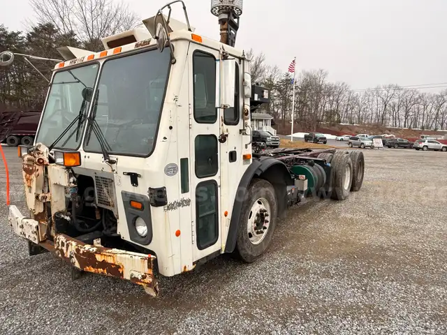 2015 Mack LEU613 Cab & Chassis