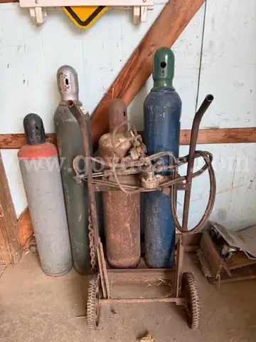 LOT of Acetylene/Oxygen Torch w/ 4 Tanks & Cart