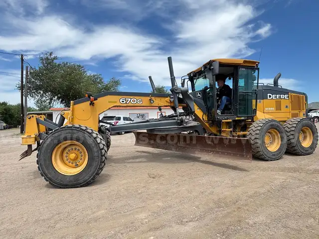 2018 John Deere 670G