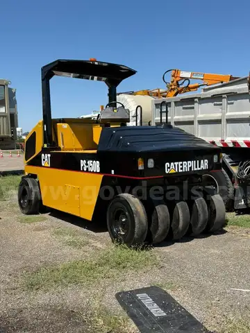 CAT PS 150B Rubber tire roller
