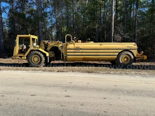 CAT 613C II Water Wagon