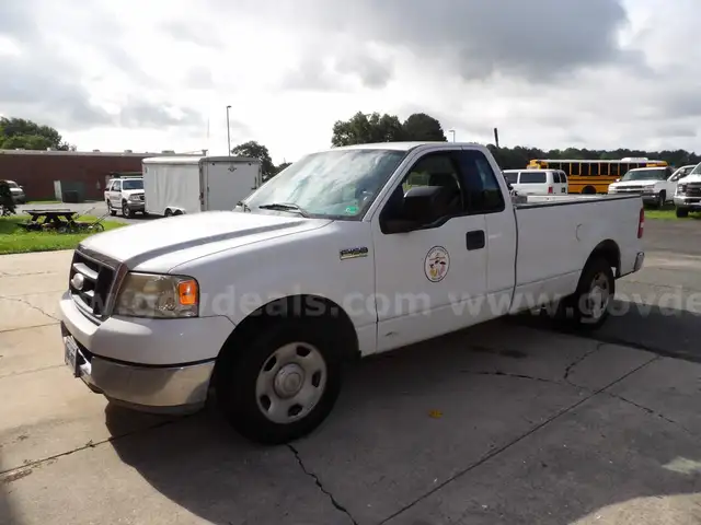 2004 Ford F-150 XL Long Bed 2WD