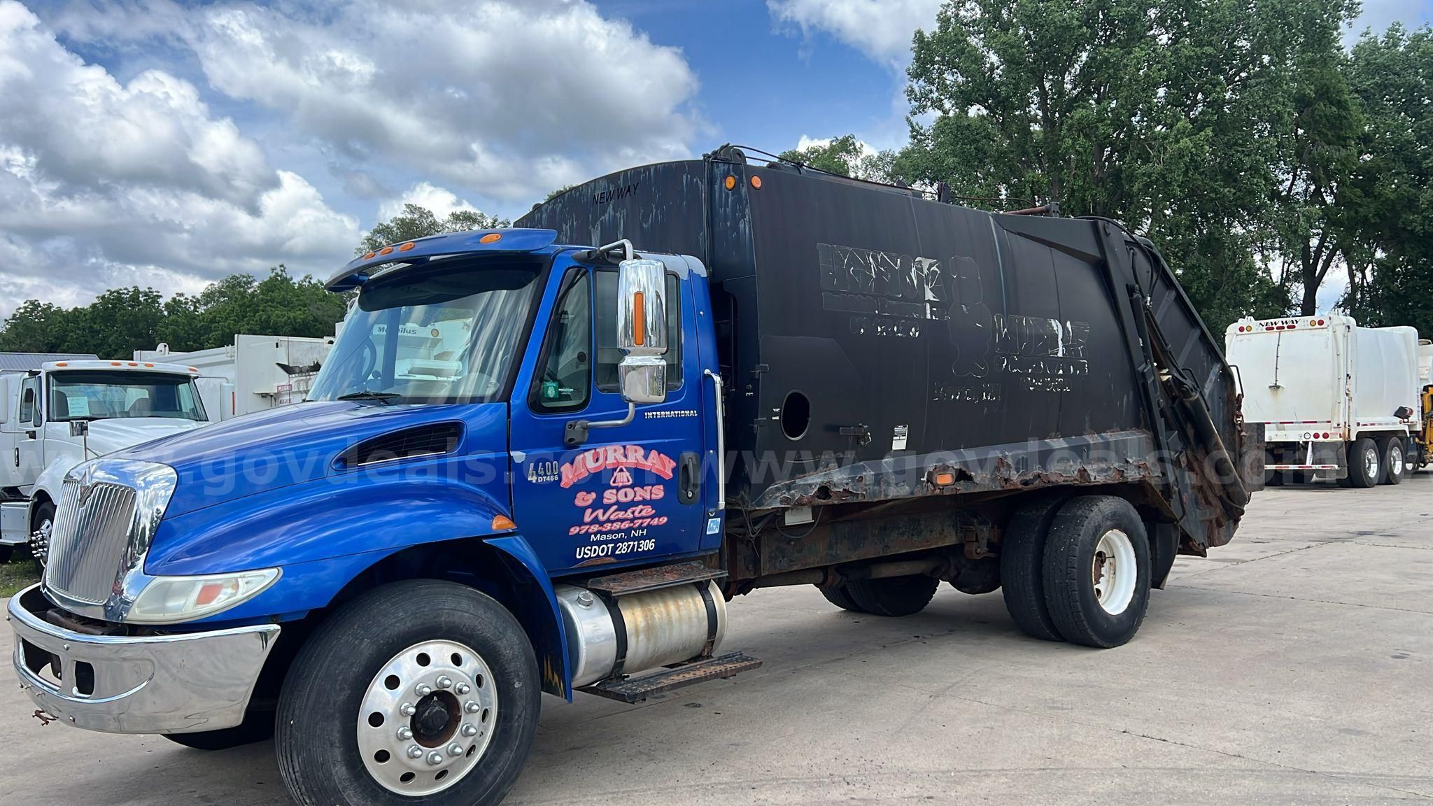 Photo of a 2005 International 4400