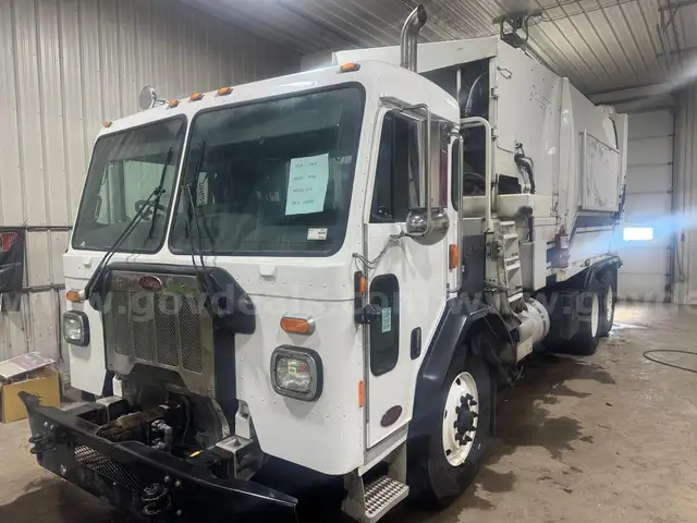2019 Peterbilt 520 COE New Way Side Load Garbage Truck