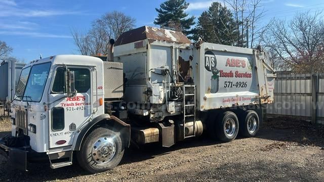 Photo of a 2013 Peterbilt 320