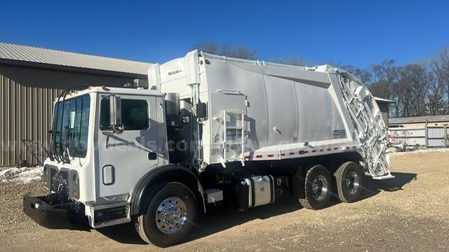 Photo of a 2011 Mack MRU613