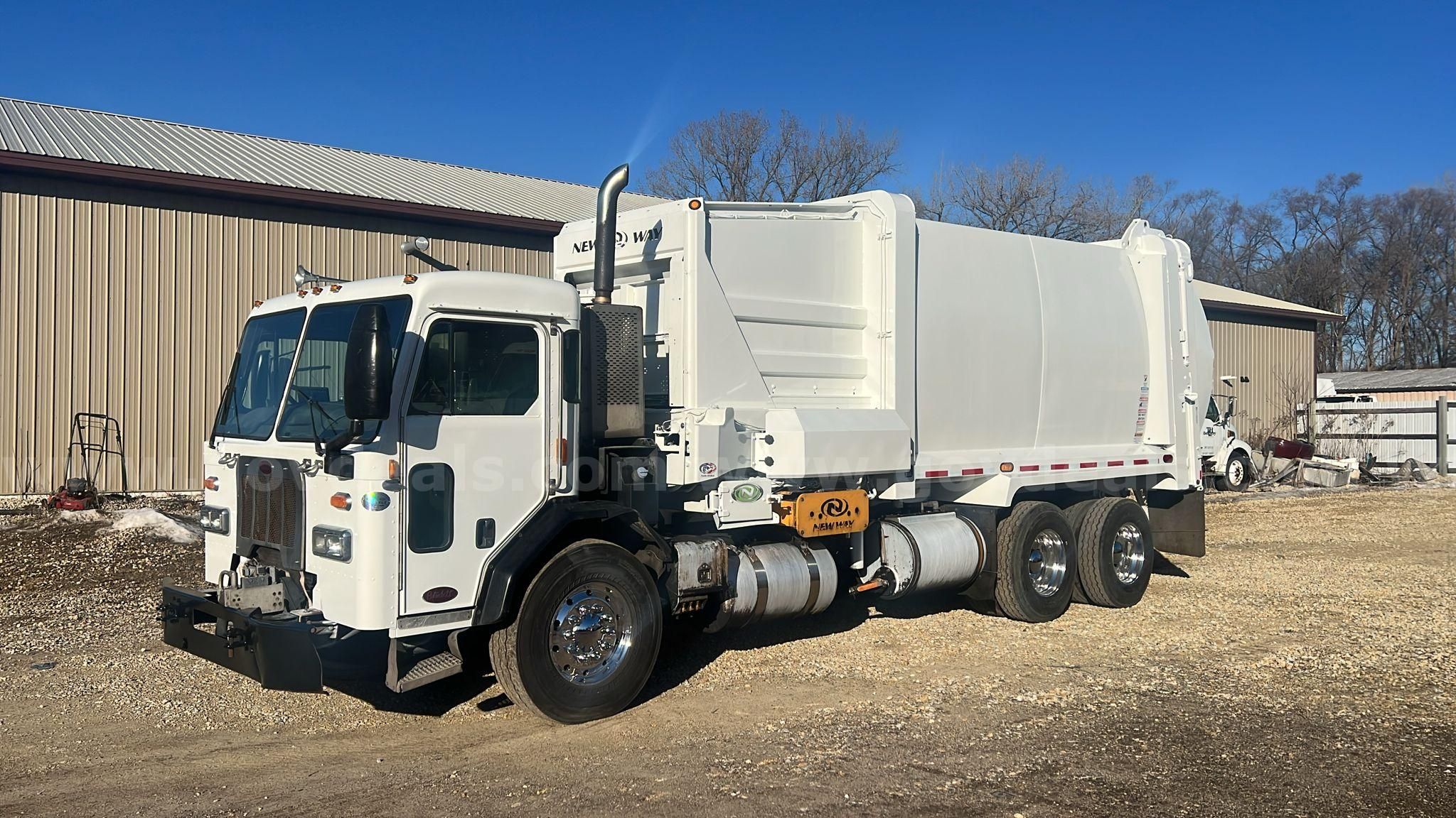 Photo of a 2015 Peterbilt 320