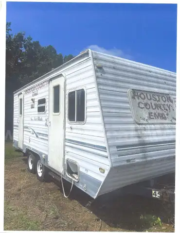2003 Four Winds Lite 20&#x27; Camper Trailer