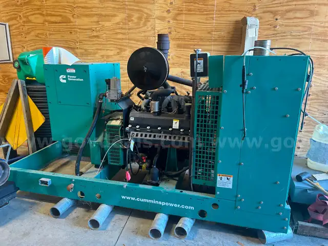 Cummins 100 kW standby generator powered by a Ford 6.8L V10 gas engine.
