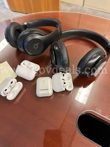Lost-N-Found Items - Lot of Headphones & Ear Buds #1