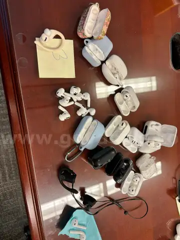 Lost-N-Found Items - Lot of Ear Buds #3