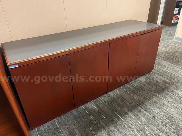 Wooden 4-push door, 2-shelf cabinet