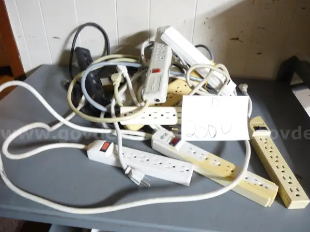 10 surge suppressor/power strips