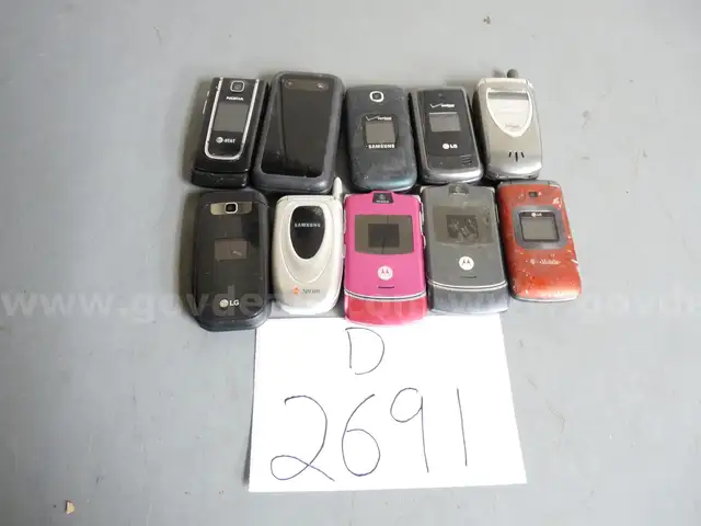 10 flip phones untested