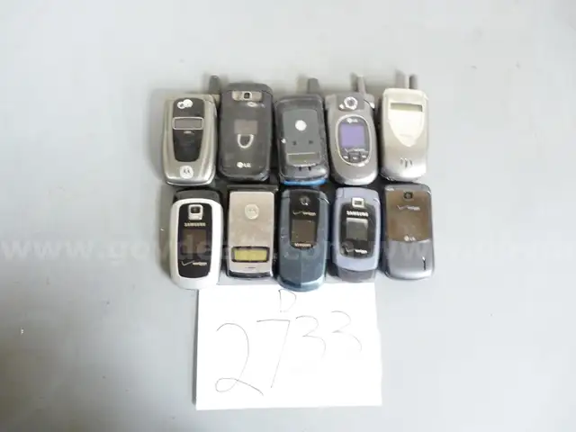 10 mixed untested flip phones