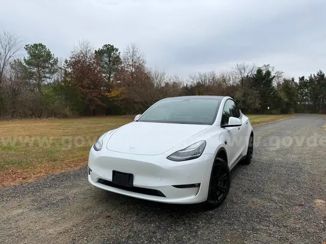 2021 Tesla Model Y - Long Range W/ Auto Pilot