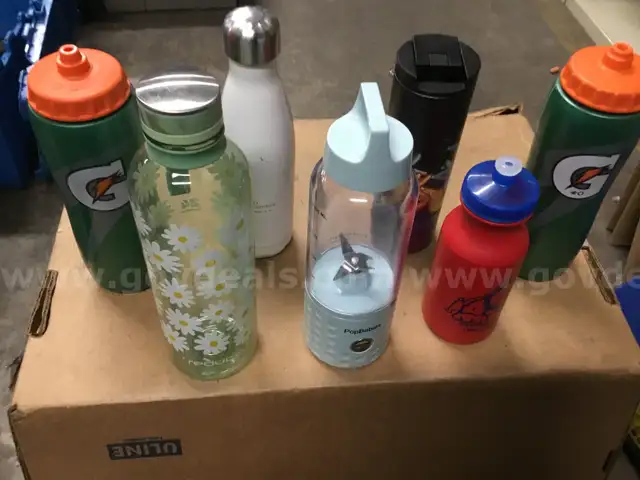 1 Lot  1 Blender 6 Water Bottles (JK)