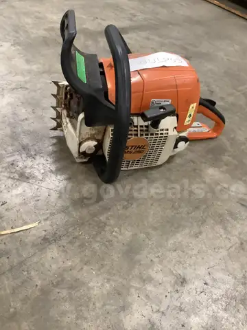 16 inch M5290 STIHL chain saw (CULP03) (front piece on part, is detached) &#x22;DH&#x22;