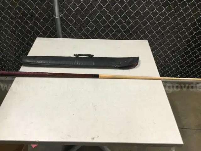 Billiard Pool Cue w/Case