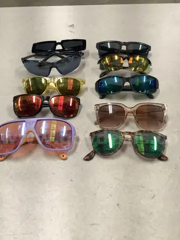 Miscellaneous sunglasses (10)  &#x22;DH&#x22;