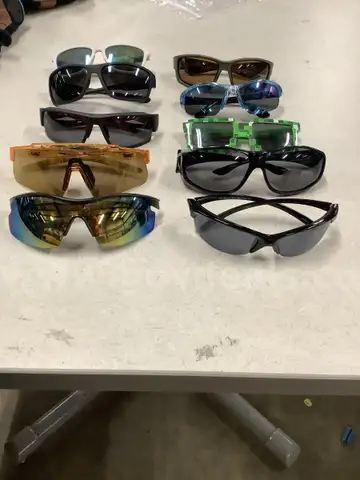 Miscellaneous sunglasses (10)  &#x22;DH&#x22;