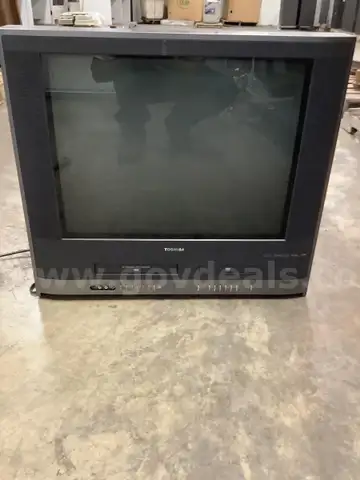 25 1/2 x 22 Toshiba tv (COMES WITH A REMOTE) (TV DOES TURN ON)  &#x22;DH&#x22;