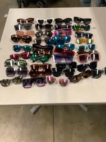 Miscellaneous sunglasses (40)  &#x201C;DH&#x201D;