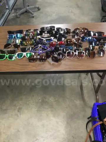 Miscellaneous sunglasses (40)  “DH”